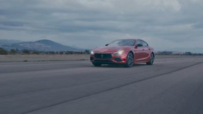 マセラティ ギブリ：最高のラグジュアリーサルーン｜Maserati JP